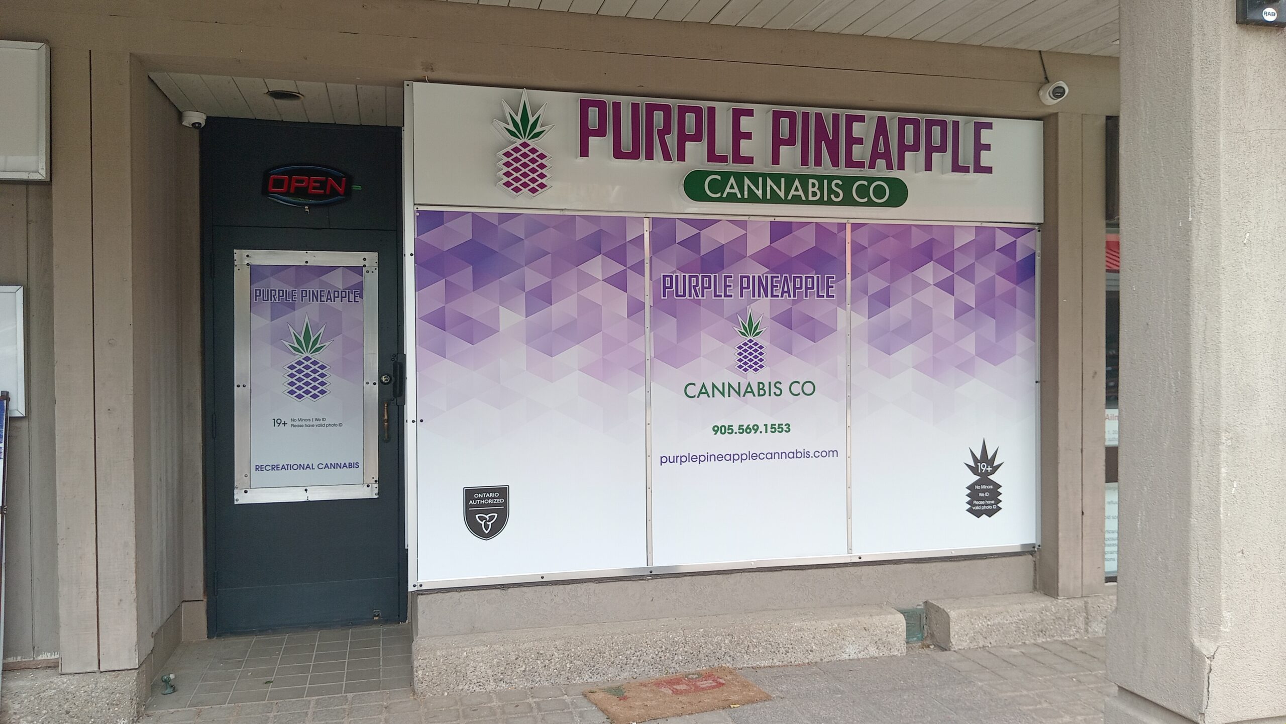 Exterior view of the Erin Mills, Mississauga Purple Pineapple Cannabis location